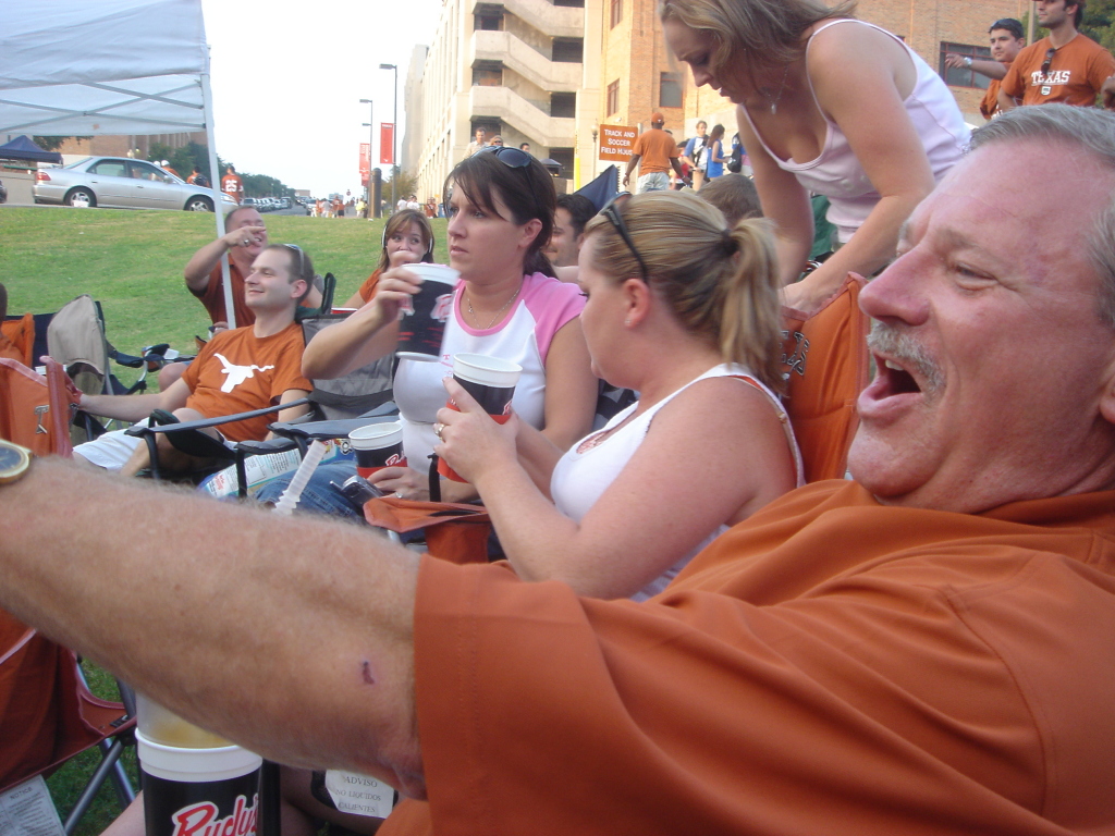 2006/09(Sep)/01(Texas-Tailgaters)/1024x768_2006-09-09 20-11-46.JPG